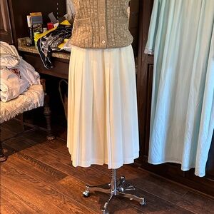 Maggie McNaughton Sz 20W Cream Pleated A-Line Women's Skirt GUC
